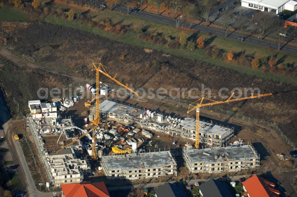 Aerial photograph Hönow - Blick auf die Baustelle bzw. den Neubau von Wohnungen im Bereich der Siedlungserweiterung Brandenburgische Straße in Hönow der Gemeinde Hoppegarten. Hier enstehen u.a. 27 speziell altersgerechte Seniorenwohnungen in Niedrigenergiebauweise. Kontakt Bauherr: Wohnungsbaugesellschaft m.b.H. Th. Semmelhaack,