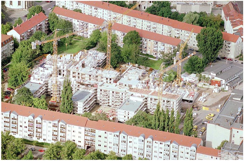 Potsdam from above - 27.07.2004 Blick auf die Baustelle des Wohnungsneubaus der Potsdamer Wohnungsbaugenossenschaft e.G. Kuckucksruf 6, 14478 Potsdam Tel.: 0331 / 88832 0, Fax: 0331 / 88832 17