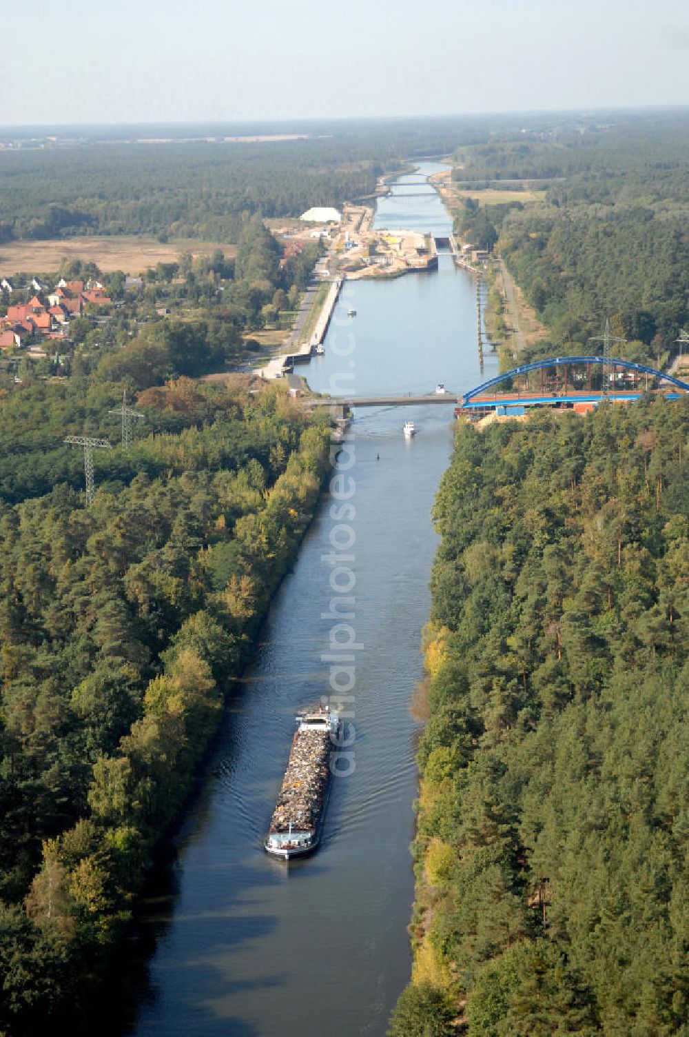 Wusterwitz from above - Blick auf die Baustelle des Neubau der Wusterwitzer Straßenbrücke. Die Brücke wurde im Jahr 2008/2009 erbaut und überführt den Elbe-Havel-Kanal bei km 377,713. Ein Projekt des WSV: Wasserstraßen-Neubauamt Magdeburg, 39106 Magdeburg, Tel. +49(0)391 535-0, email: wna-magdeburg@wsv.bund.de