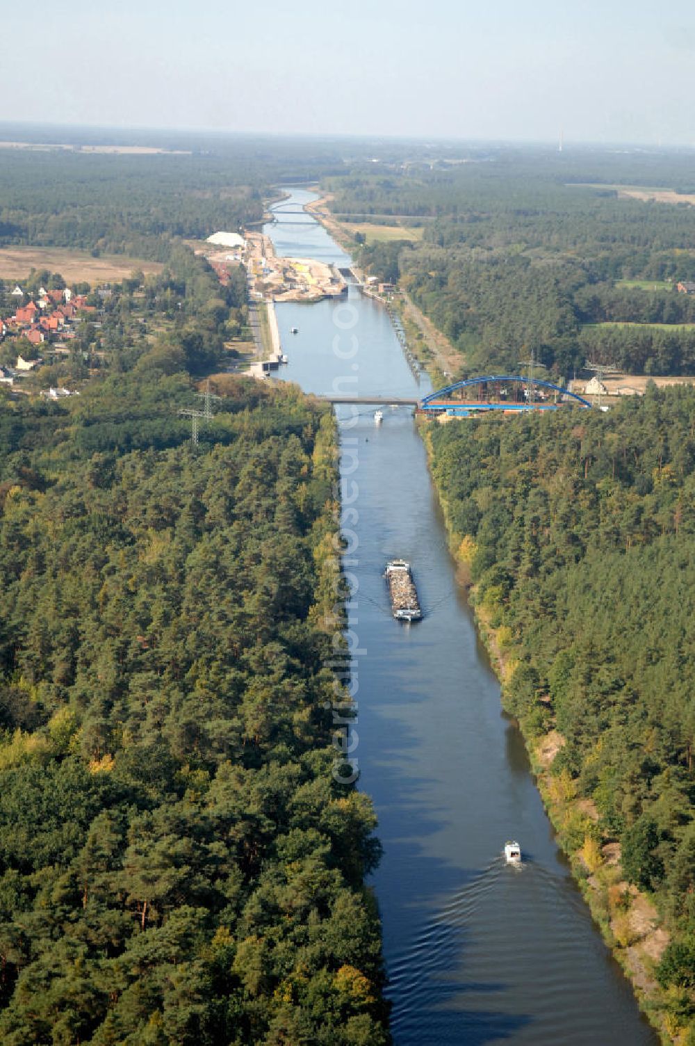 Wusterwitz from above - Blick auf die Baustelle des Neubau der Wusterwitzer Straßenbrücke. Die Brücke wurde im Jahr 2008/2009 erbaut und überführt den Elbe-Havel-Kanal bei km 377,713. Ein Projekt des WSV: Wasserstraßen-Neubauamt Magdeburg, 39106 Magdeburg, Tel. +49(0)391 535-0, email: wna-magdeburg@wsv.bund.de