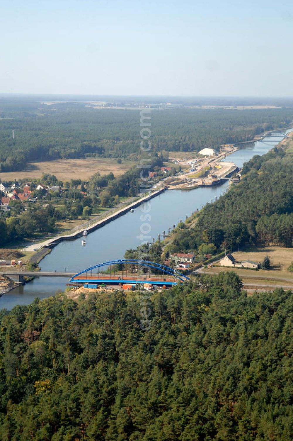 Wusterwitz from the bird's eye view: Blick auf die Baustelle des Neubau der Wusterwitzer Straßenbrücke. Die Brücke wurde im Jahr 2008/2009 erbaut und überführt den Elbe-Havel-Kanal bei km 377,713. Ein Projekt des WSV: Wasserstraßen-Neubauamt Magdeburg, 39106 Magdeburg, Tel. +49(0)391 535-0, email: wna-magdeburg@wsv.bund.de