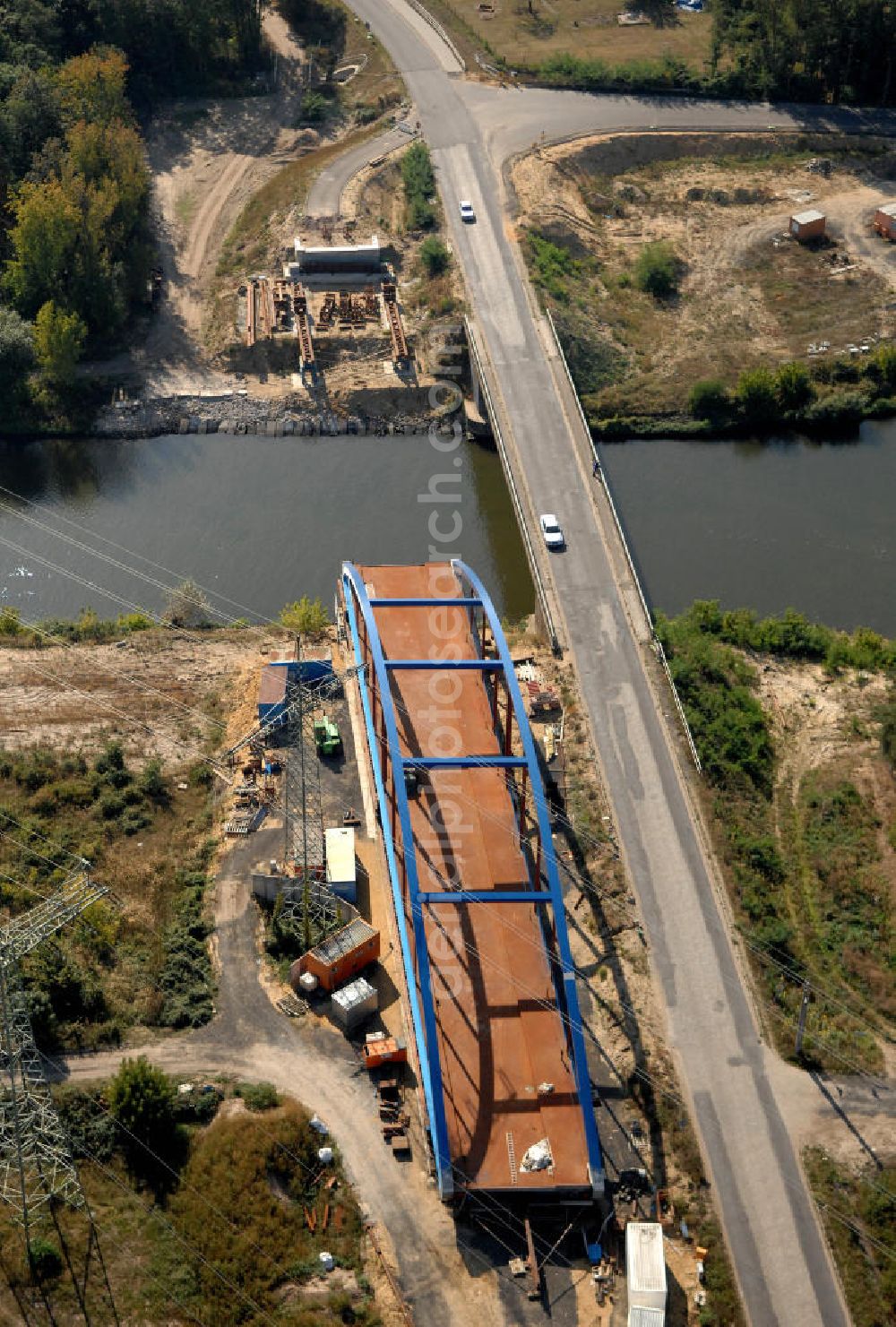 Wusterwitz from the bird's eye view: Blick auf die Baustelle des Neubau der Wusterwitzer Straßenbrücke. Die Brücke wurde im Jahr 2008/2009 erbaut und überführt den Elbe-Havel-Kanal bei km 377,713. Ein Projekt des WSV: Wasserstraßen-Neubauamt Magdeburg, 39106 Magdeburg, Tel. +49(0)391 535-0, email: wna-magdeburg@wsv.bund.de