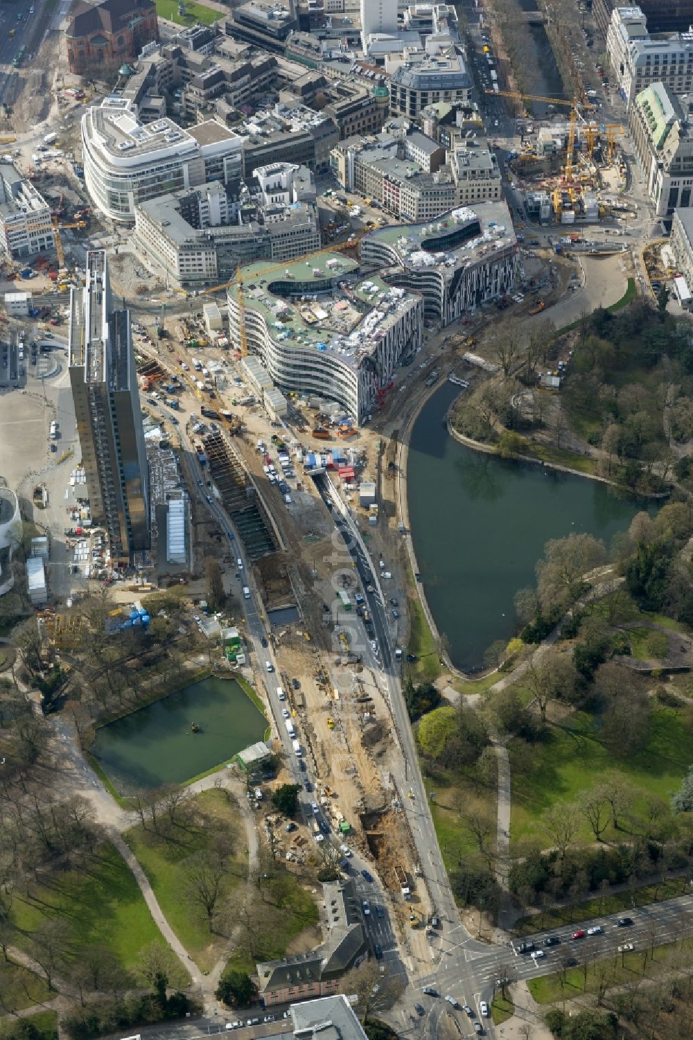 Aerial image Düsseldorf - Construction for the demolition of the old traffic tangent Tausendfüßler in downtown Dusseldorf in North Rhine-Westphalia