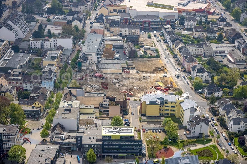 Velbert from the bird's eye view: Construction site to demolish the disused building complex of the former shopping center on Gruenstrasse - Friedrichstrasse in Velbert in the state North Rhine-Westphalia, Germany