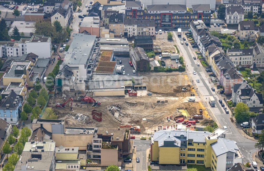 Aerial image Velbert - Construction site to demolish the disused building complex of the former shopping center on Gruenstrasse - Friedrichstrasse in Velbert in the state North Rhine-Westphalia, Germany