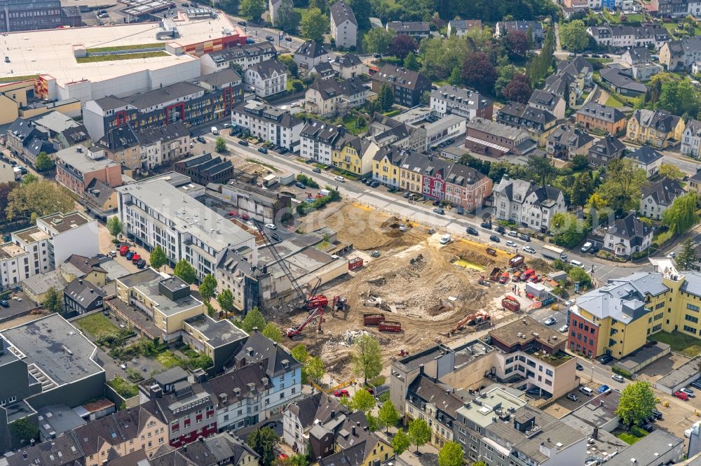 Velbert from the bird's eye view: Construction site to demolish the disused building complex of the former shopping center on Gruenstrasse - Friedrichstrasse in Velbert in the state North Rhine-Westphalia, Germany