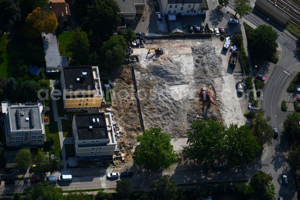 Berlin from above - Construction site to demolish the disused building complex of the former shopping center Gutenbergstrasse - Hertwigswalder Steig in the district Kaulsdorf in Berlin, Germany