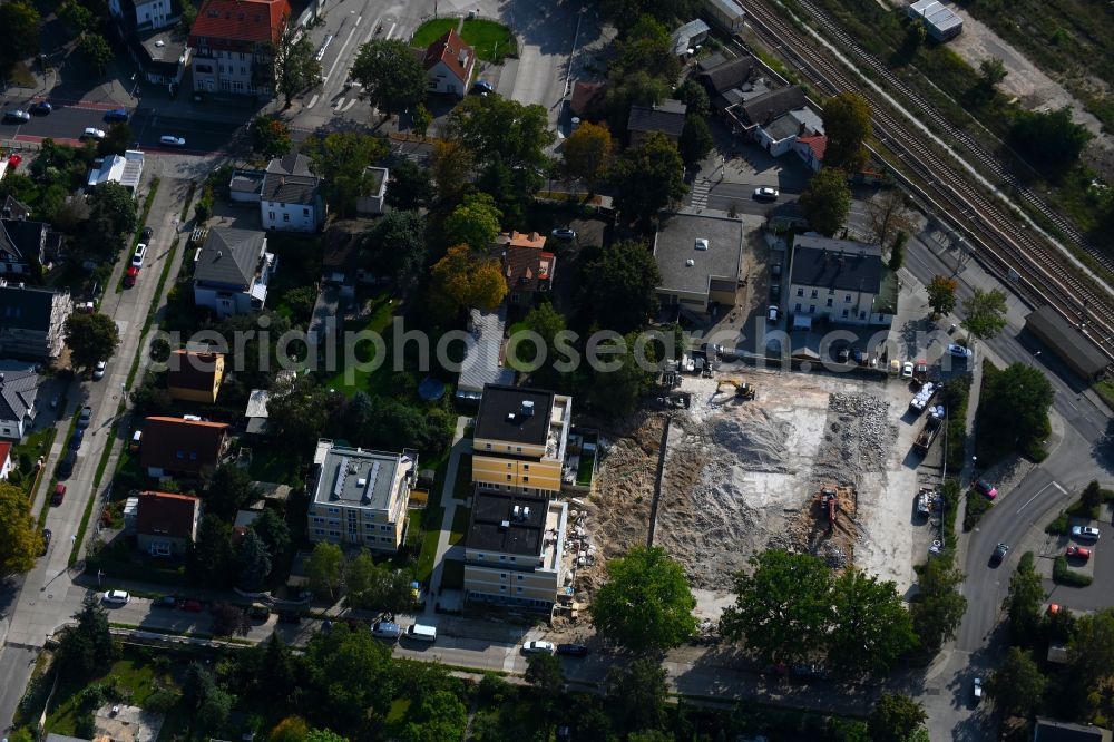 Aerial image Berlin - Construction site to demolish the disused building complex of the former shopping center Gutenbergstrasse - Hertwigswalder Steig in the district Kaulsdorf in Berlin, Germany