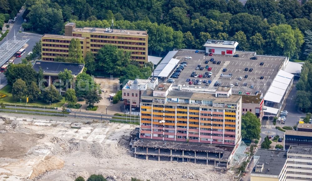 Aerial photograph Bergkamen - Construction site to demolish the disused building complex of the former shopping center Turmarkaden between Toeddinghauser Strasse and Gedaechtnisstrasse in the district Weddinghofen in Bergkamen in the state North Rhine-Westphalia, Germany