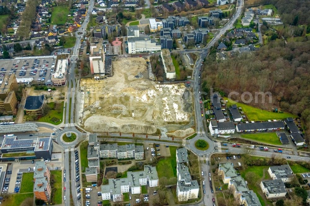 Bergkamen from above - Construction site to demolish the disused building complex of the former shopping center Turmarkaden between Toeddinghauser Strasse and Gedaechtnisstrasse in the district Weddinghofen in Bergkamen in the state North Rhine-Westphalia, Germany