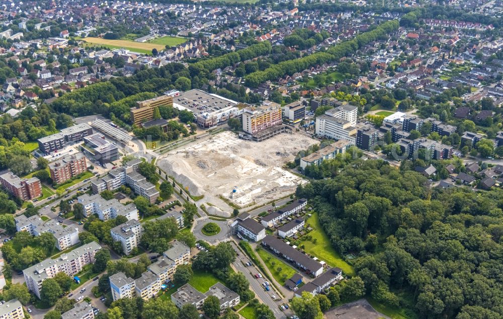 Bergkamen from above - Construction site to demolish the disused building complex of the former shopping center Turmarkaden between Toeddinghauser Strasse and Gedaechtnisstrasse in the district Weddinghofen in Bergkamen in the state North Rhine-Westphalia, Germany