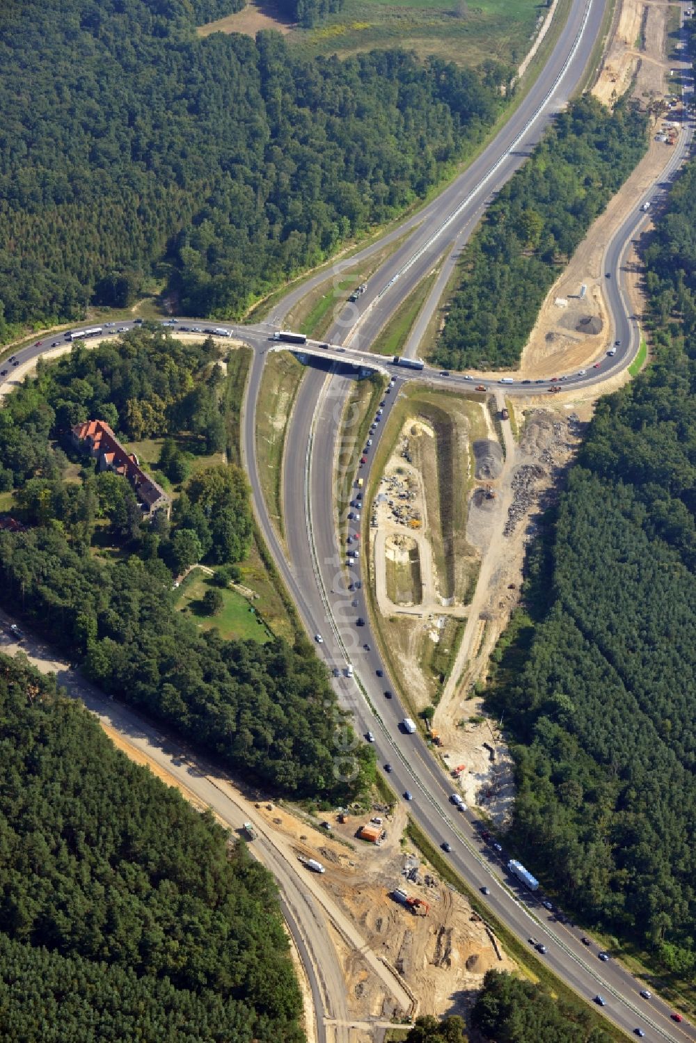 Stahnsdorf OT Güterfelde from the bird's eye view: Construction for the expansion and reconstruction of the country's road to L40 bypass Güterfelde in Brandenburg