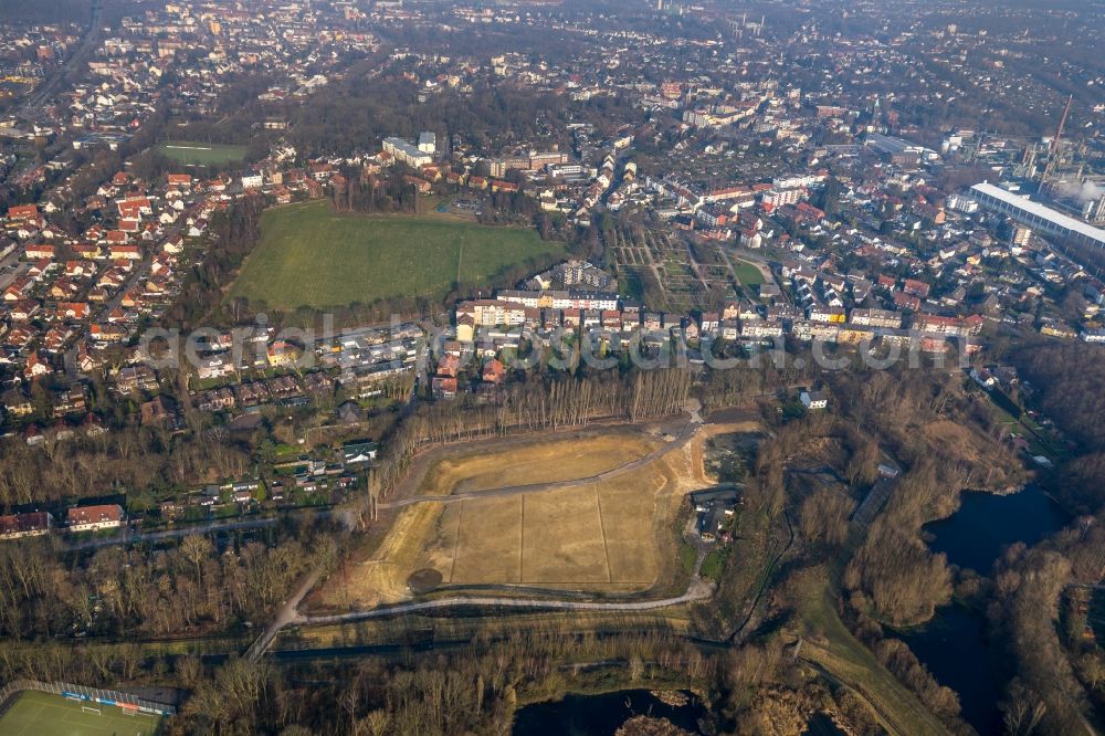 Aerial photograph Bochum - Flood - retention basin - protective dam construction An den Klaerbrunnen in the district Bochum Mitte in Bochum in the state North Rhine-Westphalia, Germany