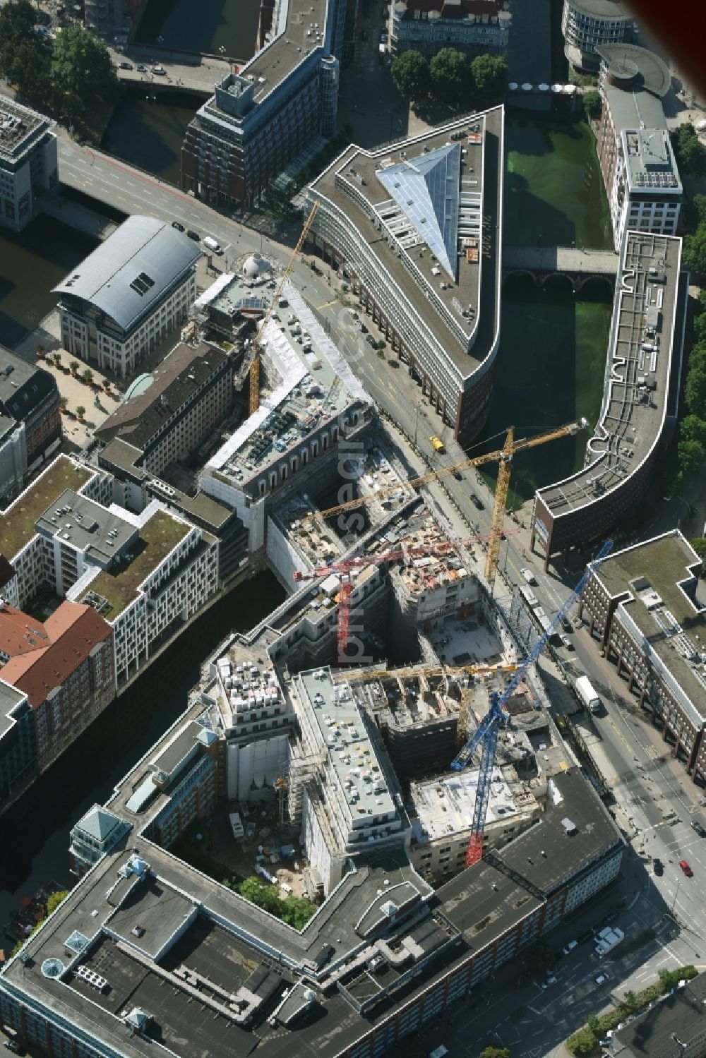 Aerial image Hamburg - Building site of the Residential and commercial building quarter Stadthoefe-Quartier at Stadthausbruecke in the district Neustadt in Hamburg. Involved comanys are Stadthoefe Baugesellschaft mbH & Co. KG, Quantum Immobilien AG, AUG. PRIEN Unternehmensgruppe. Involved architects are David Chipperfield, Architects und Kuehn Malvezzi, Stephen Williams Associates