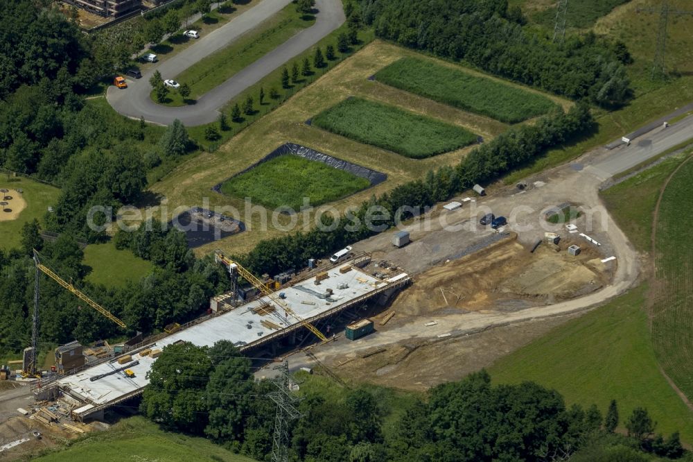 Mettmann from the bird's eye view: Construction site of new bridge in Linde Heider Strasse in Mettmann in North Rhine-Westphalia. Building contractor is the company Betam GmbH NL Engineering