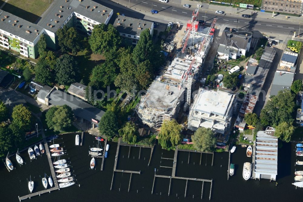 Aerial photograph Berlin Köpenick - Construction site dhibdechant hoch- und ingenieurbau gmbh- residential construction in the Gruenauerstraße in Köpenick in Berlin