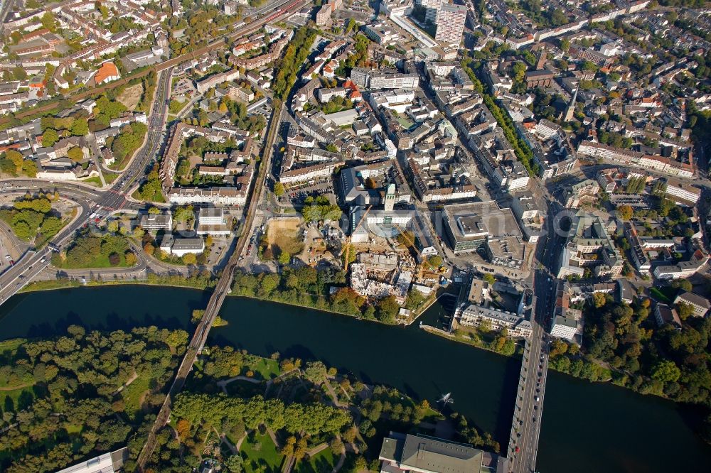 Aerial photograph Mülheim an der Ruhr - Construction site for the extension of the Town Hall on the river bank in Muelheim an der Ruhr in North Rhine-Westphalia