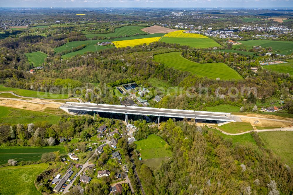 Heiligenhaus from the bird's eye view: New construction of the Highway - motorway bridge Angerbachtalbruecke of the BAB A44 in Hofermuehle in the state North Rhine-Westphalia, Germany