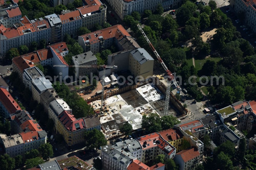 Berlin from the bird's eye view: Construction site of a new apartment complex on Teutoburger Platz in the Prenzlauer Berg part of Berlin. The new residential estate is being created next to an existing block of historical buildings on Templiner Strasse