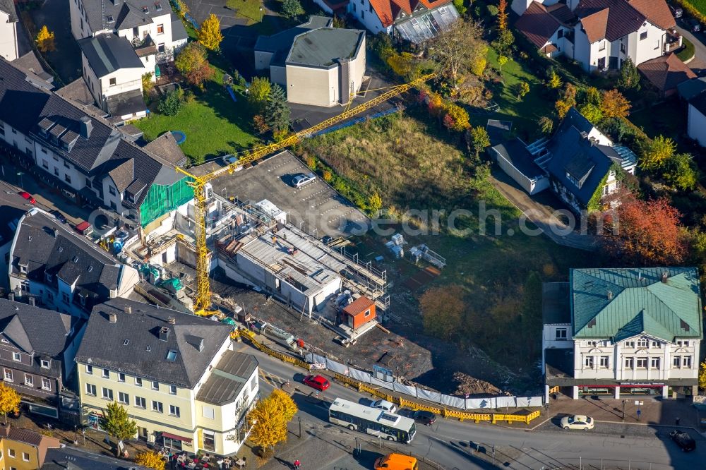 Arnsberg from above - Construction site to build a new multi-family residential complex on Boemerstrasse and Neumarkt in Arnsberg in the state of North Rhine-Westphalia. The project is being developet by Meyer & Partner