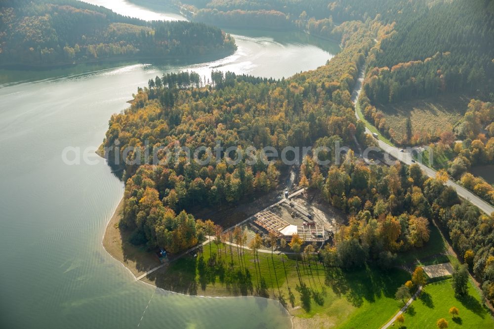 Meschede from the bird's eye view: Construction site for the new building gastronomy H1 am See lokation and restaurant on Hennesee in Meschede in the state North Rhine-Westphalia, Germany