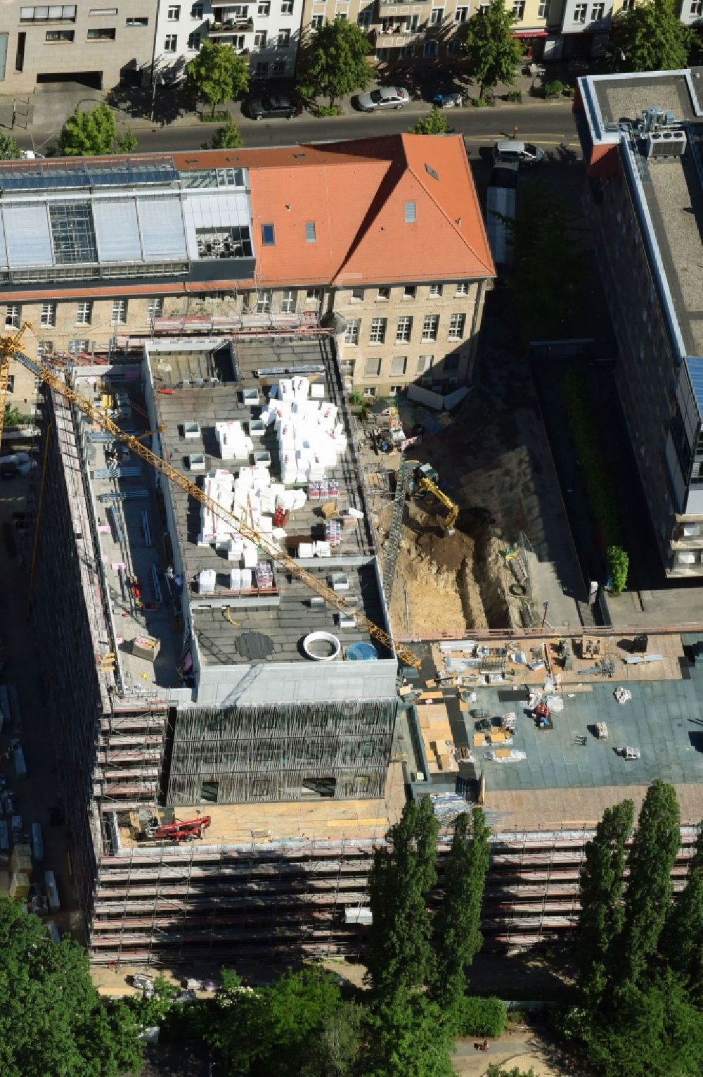 Berlin from the bird's eye view: Construction site of the new Berlin Institute for Medical Systems BIMSB on Hannoversche Strasse in the district of Mitte in Berlin, Germany