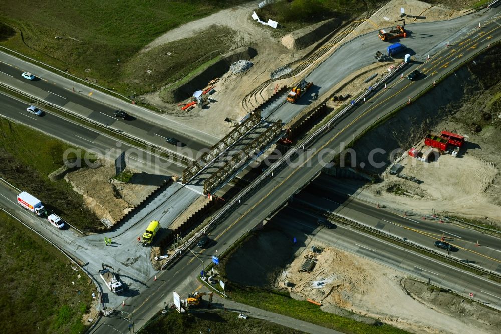 Berlin from the bird's eye view: New construction of the bridge structure on Bucher Strasse at Buchholzer Graben in the district Franzoesisch Buchholz in Berlin, Germany