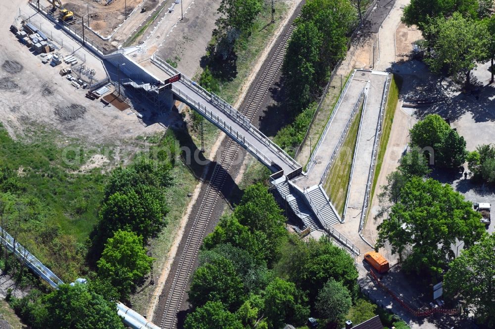 Aerial photograph Berlin - New construction of the bridge structure of Waldbacher-Weg-Bruecke on Waldbacher Weg in the district Biesdorf in Berlin, Germany