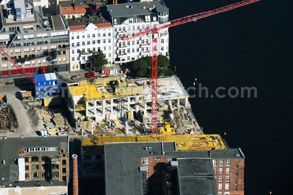 Aerial photograph Berlin - Construction site to build a new office and commercial building CUVRY CAMPUS on Cuvrystrasse - Schlesische Strasse in the district Kreuzberg in Berlin, Germany