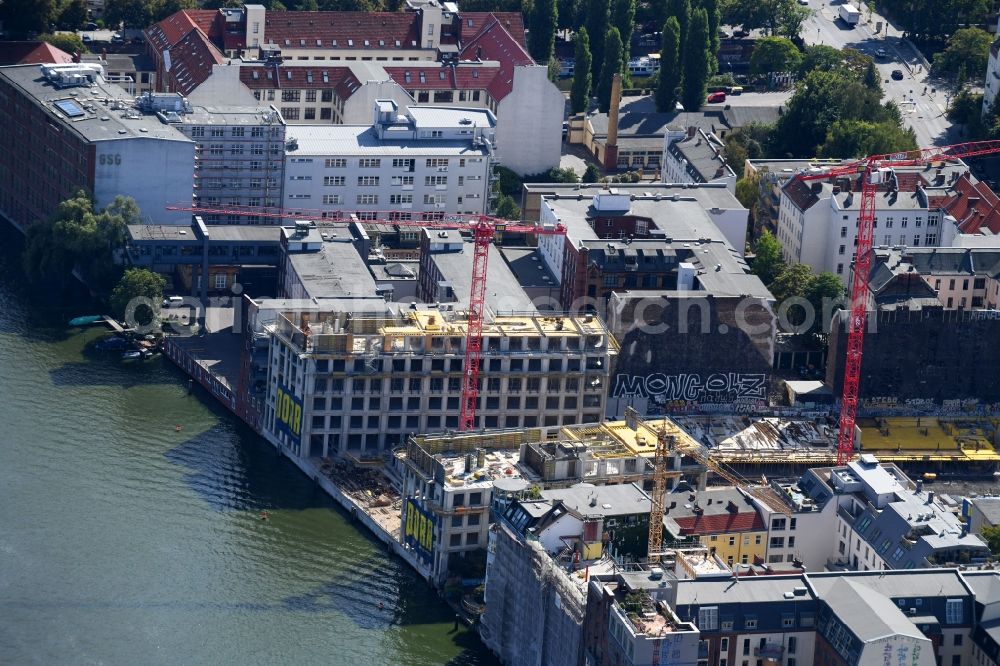 Aerial photograph Berlin - Construction site to build a new office and commercial building CUVRY CAMPUS on Cuvrystrasse - Schlesische Strasse in the district Kreuzberg in Berlin, Germany