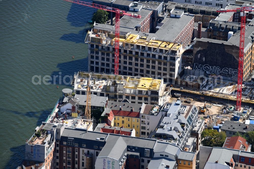 Berlin from the bird's eye view: Construction site to build a new office and commercial building CUVRY CAMPUS on Cuvrystrasse - Schlesische Strasse in the district Kreuzberg in Berlin, Germany