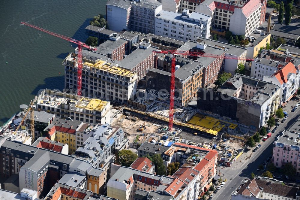 Aerial image Berlin - Construction site to build a new office and commercial building CUVRY CAMPUS on Cuvrystrasse - Schlesische Strasse in the district Kreuzberg in Berlin, Germany