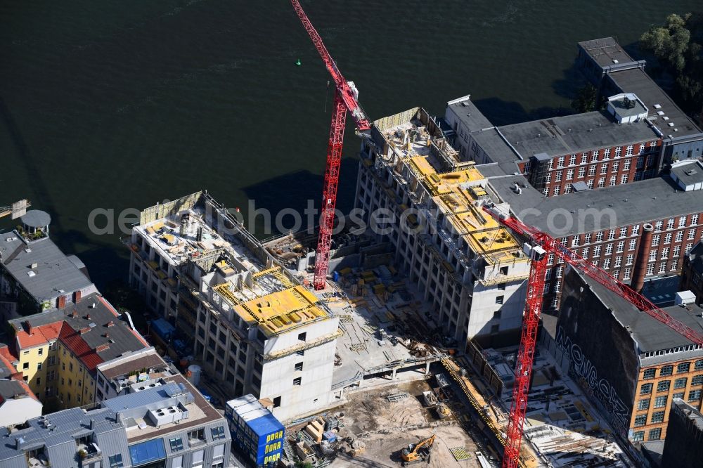 Aerial photograph Berlin - Construction site to build a new office and commercial building CUVRY CAMPUS on Cuvrystrasse - Schlesische Strasse in the district Kreuzberg in Berlin, Germany