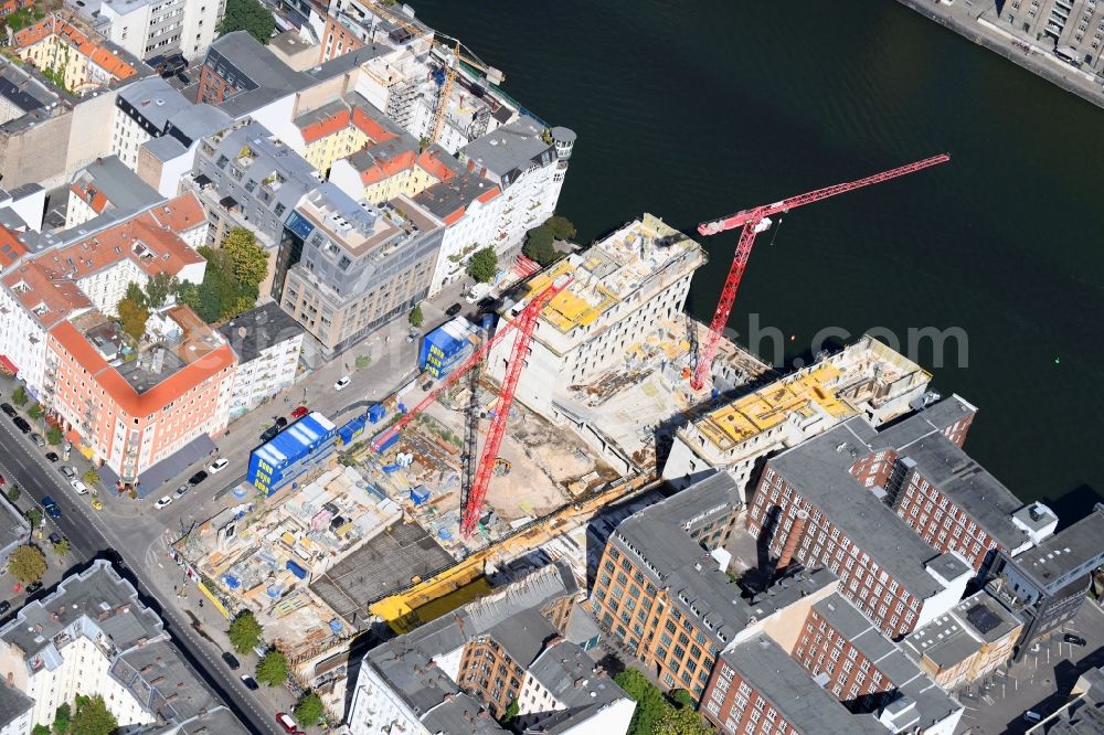 Aerial photograph Berlin - Construction site to build a new office and commercial building CUVRY CAMPUS on Cuvrystrasse - Schlesische Strasse in the district Kreuzberg in Berlin, Germany