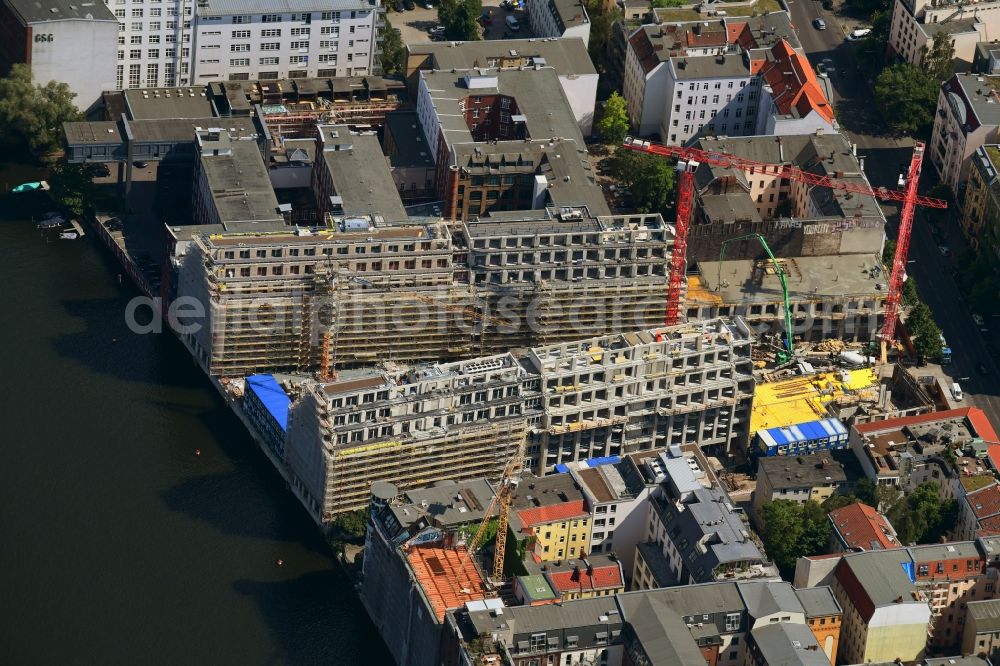 Aerial photograph Berlin - Construction site to build a new office and commercial building CUVRY CAMPUS on Cuvrystrasse - Schlesische Strasse in the district Kreuzberg in Berlin, Germany