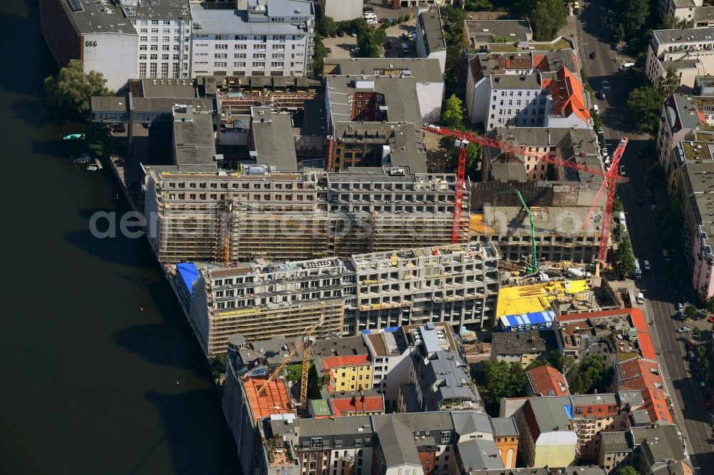 Berlin from the bird's eye view: Construction site to build a new office and commercial building CUVRY CAMPUS on Cuvrystrasse - Schlesische Strasse in the district Kreuzberg in Berlin, Germany