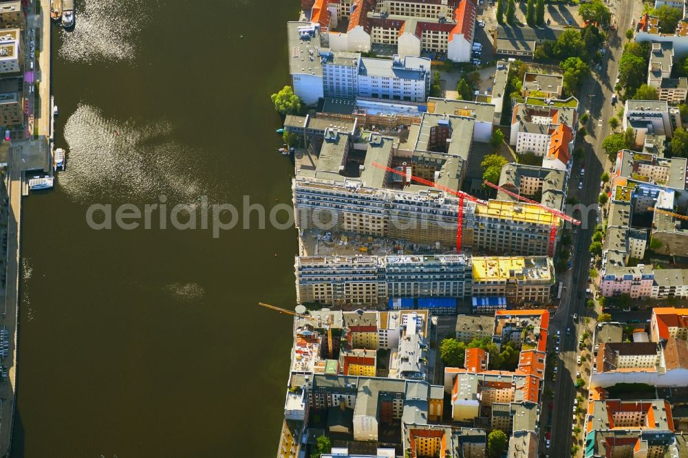 Aerial photograph Berlin - Construction site to build a new office and commercial building CUVRY CAMPUS on Cuvrystrasse - Schlesische Strasse in the district Kreuzberg in Berlin, Germany