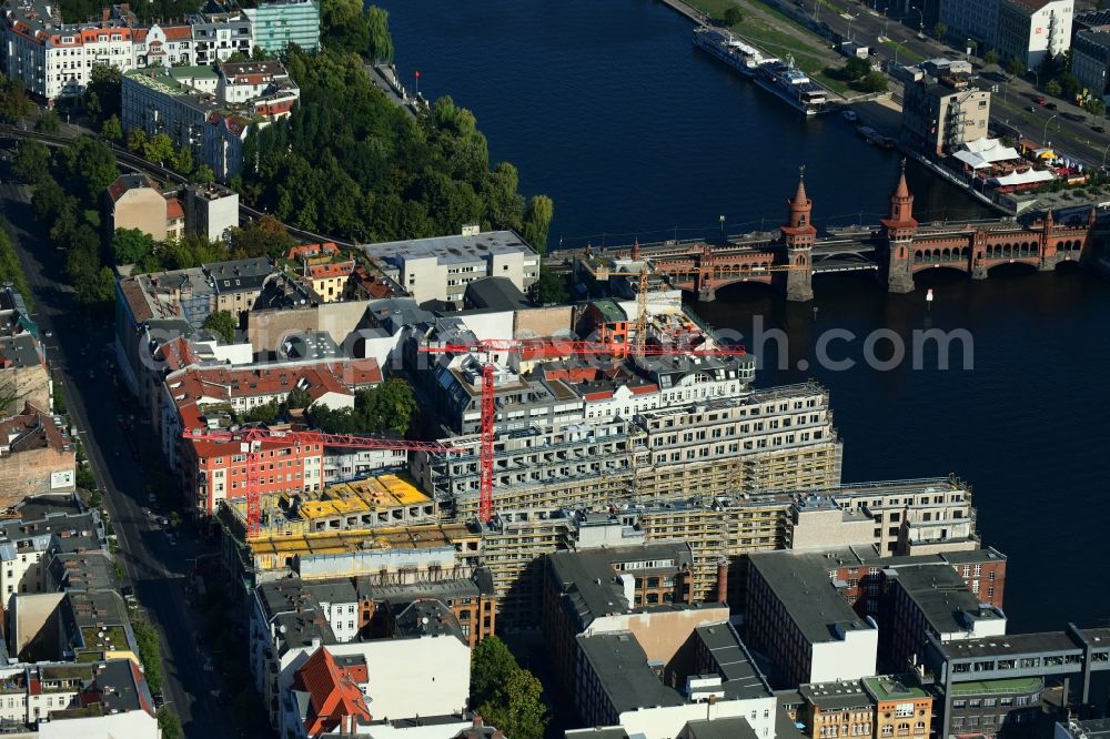 Berlin from the bird's eye view: Construction site to build a new office and commercial building CUVRY CAMPUS on Cuvrystrasse - Schlesische Strasse in the district Kreuzberg in Berlin, Germany