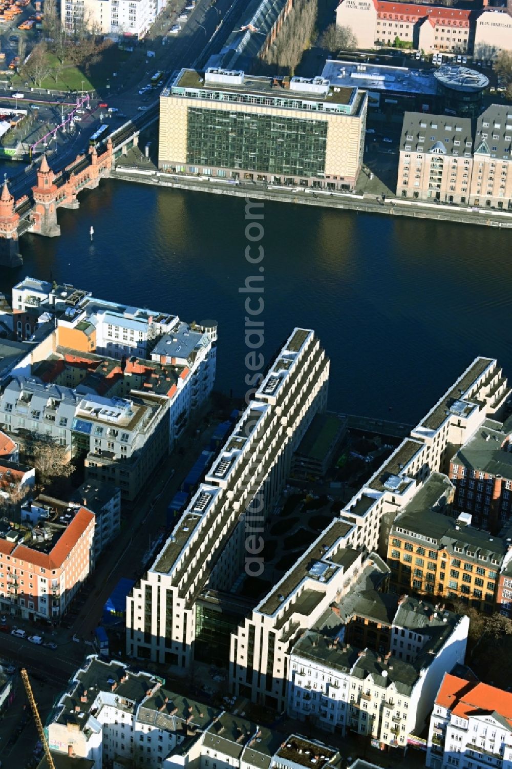 Aerial photograph Berlin - Construction site to build a new office and commercial building CUVRY CAMPUS on Cuvrystrasse - Schlesische Strasse in the district Kreuzberg in Berlin, Germany