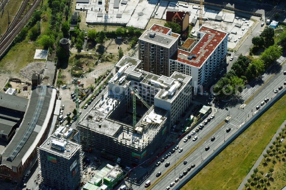 Aerial photograph Berlin - Construction site to build a new office and commercial building durch die BAM Deutschland AG an der Muehlenstrasse - Am Postbahnhof destrict Friedrichshain in Berlin