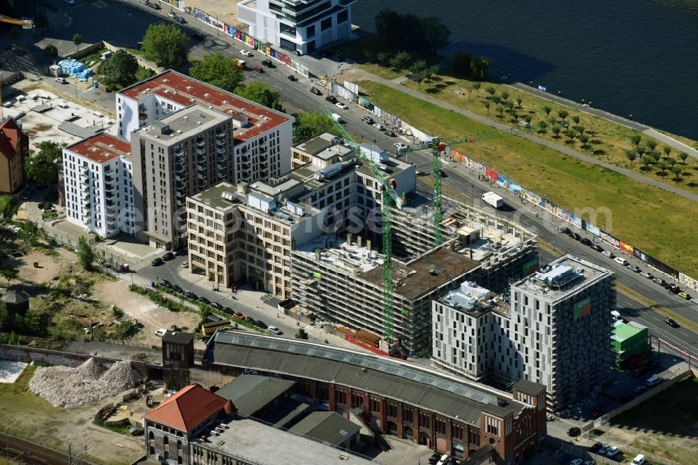 Berlin from above - Construction site to build a new office and commercial building durch die BAM Deutschland AG an der Muehlenstrasse - Am Postbahnhof destrict Friedrichshain in Berlin