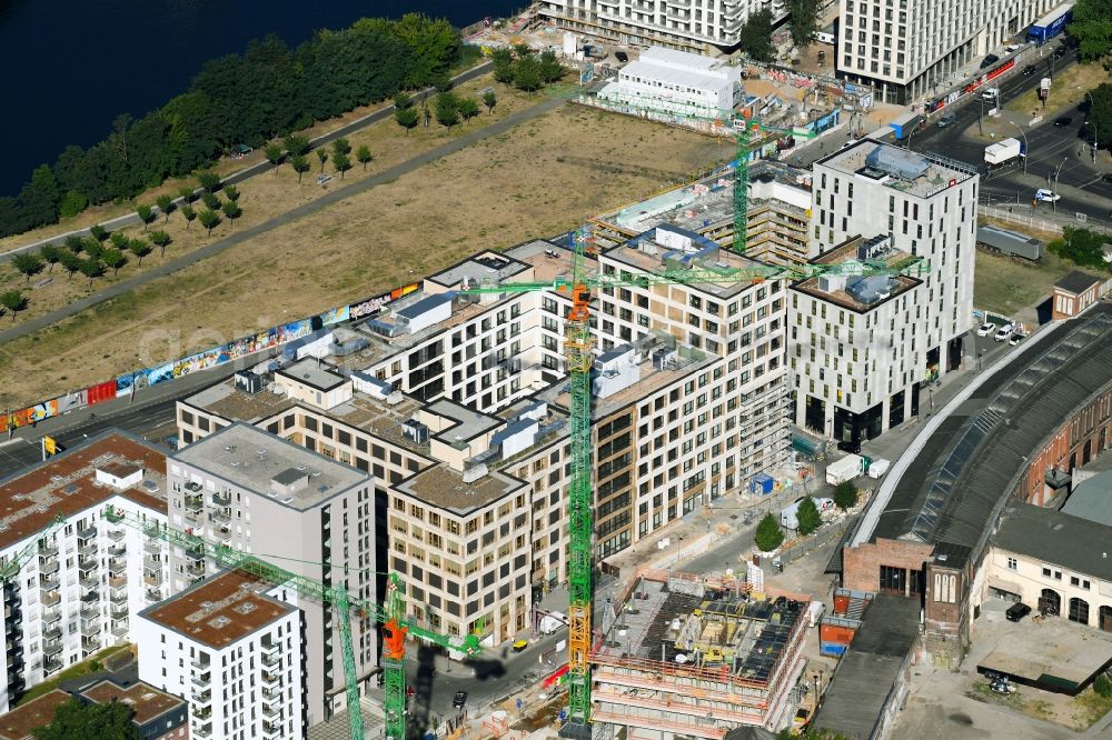 Aerial photograph Berlin - Construction site to build a new office and commercial building durch die BAM Deutschland AG an der Muehlenstrasse - Am Postbahnhof destrict Friedrichshain in Berlin