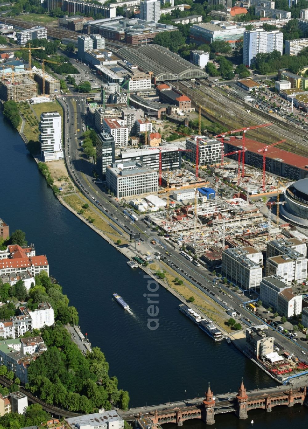 Berlin from above - Construction site to build a new office and commercial building M Eins of OVG Real Estate and LBBW Immobilien on Muehlenstrasse in the district Bezirk Friedrichshain-Kreuzberg in Berlin, Germany