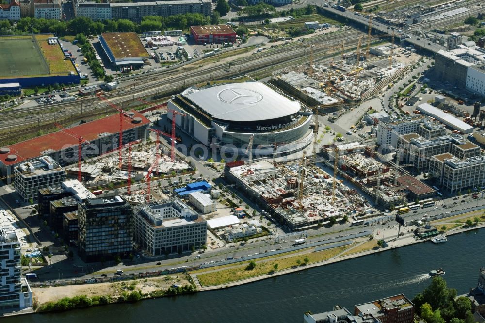 Aerial photograph Berlin - Construction site to build a new office and commercial building M Eins of OVG Real Estate and LBBW Immobilien on Muehlenstrasse in the district Bezirk Friedrichshain-Kreuzberg in Berlin, Germany