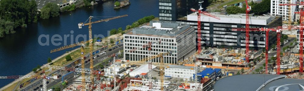 Berlin from the bird's eye view: Construction site to build a new office and commercial building M Eins of OVG Real Estate and LBBW Immobilien on Muehlenstrasse in the district Bezirk Friedrichshain-Kreuzberg in Berlin, Germany