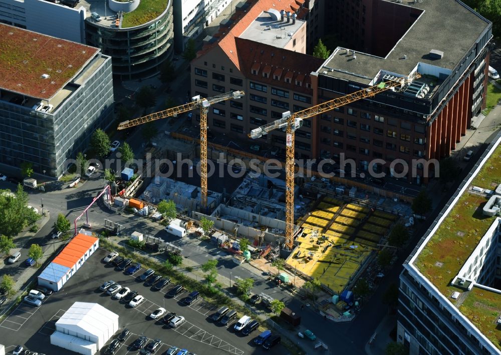 Aerial photograph Berlin - Construction site to build a new office and commercial building on Gutenbergstrasse corner Hannah-Karminski-Strasse in Berlin, Germany