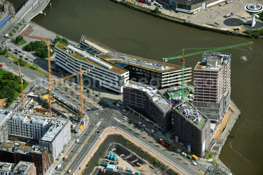 Hamburg from the bird's eye view: Construction site to build a new office and commercial building Intelligent Quarters in of Hafen City in Hamburg, Germany