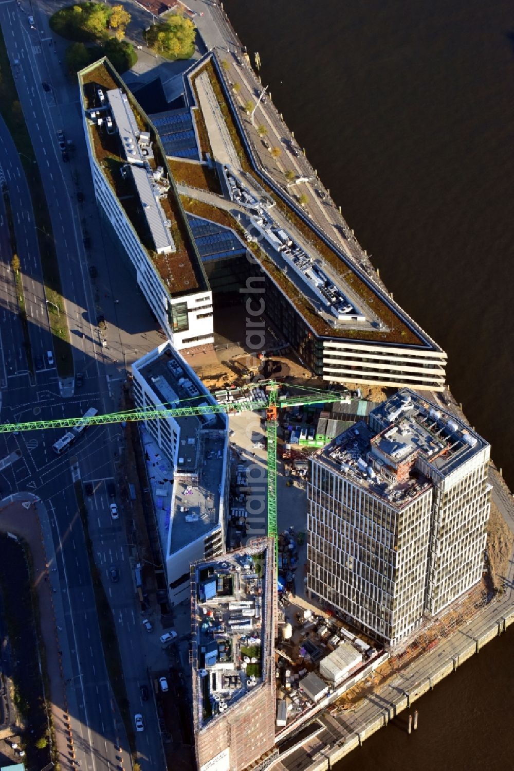 Hamburg from the bird's eye view: Construction site to build a new office and commercial building Intelligent Quarters in of Hafen City in Hamburg, Germany