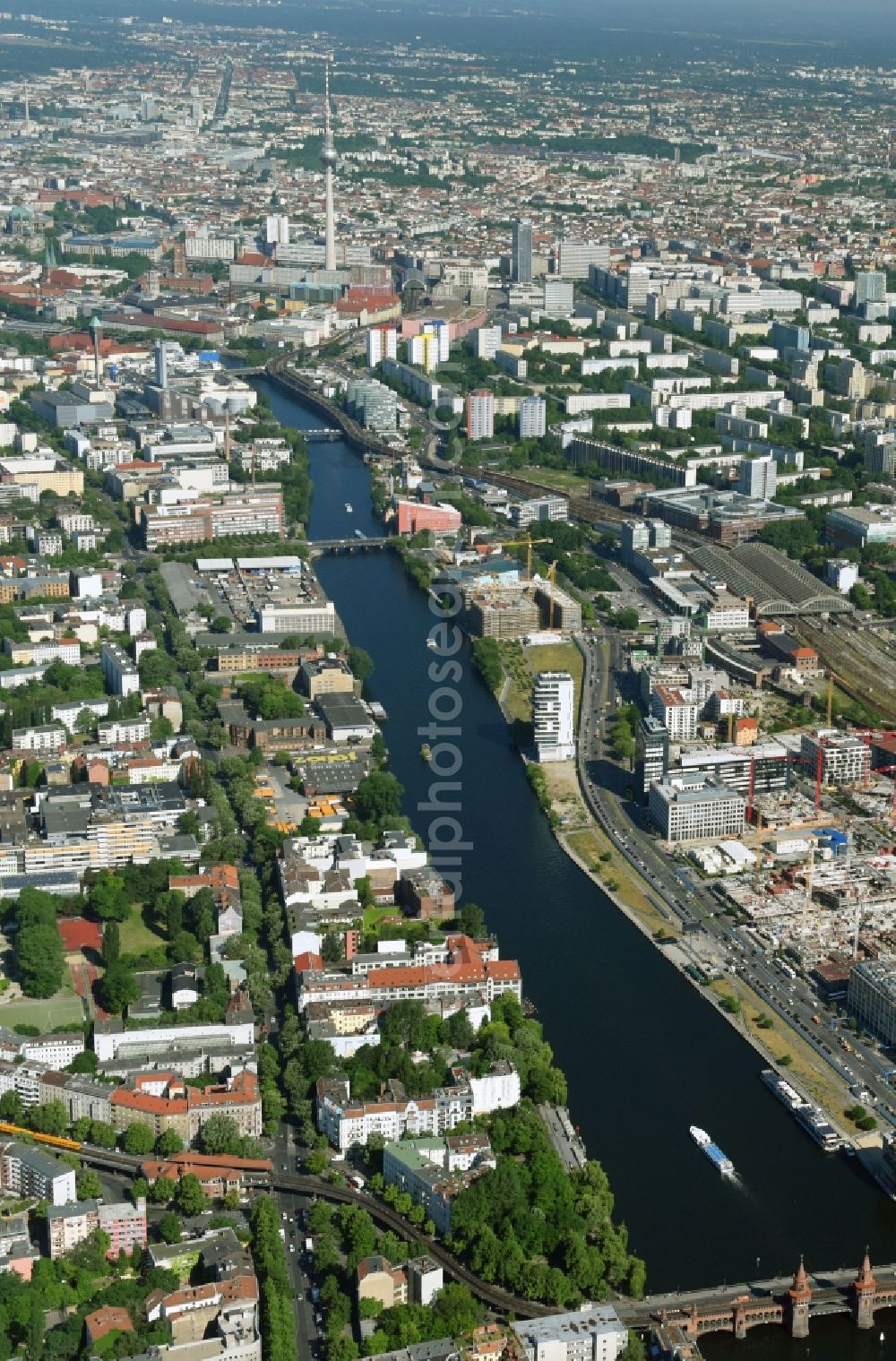 Aerial photograph Berlin - Construction site to build a new office and commercial building M_EINS of OVG Real Estate and LBBW Immobilien on Muehlenstrasse in the district Bezirk Friedrichshain-Kreuzberg in Berlin, Germany