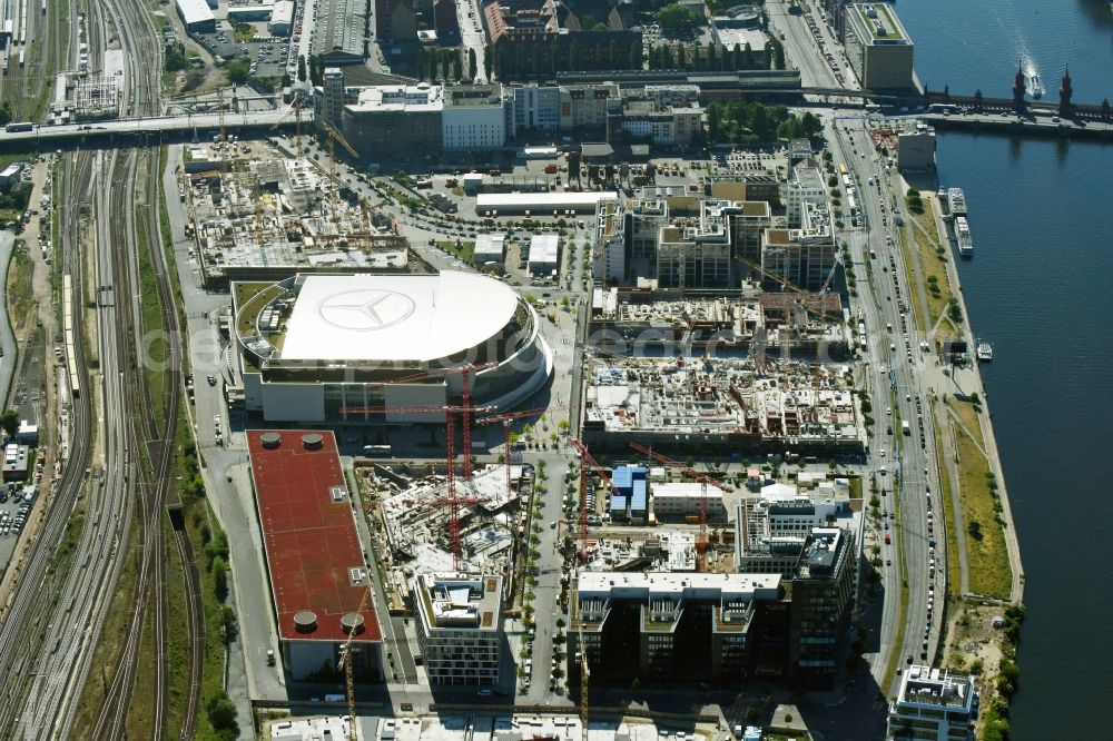 Berlin from the bird's eye view: Construction site to build a new office and commercial building M_EINS of OVG Real Estate and LBBW Immobilien on Muehlenstrasse in the district Bezirk Friedrichshain-Kreuzberg in Berlin, Germany